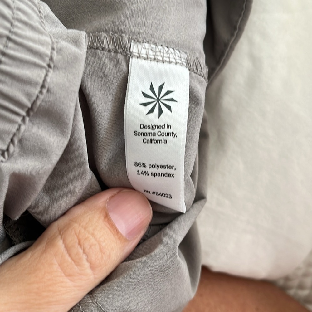 Athleta‎ Taupe Cargo Pants elastic waist great for Pilates and yoga - Picture 7 of 7